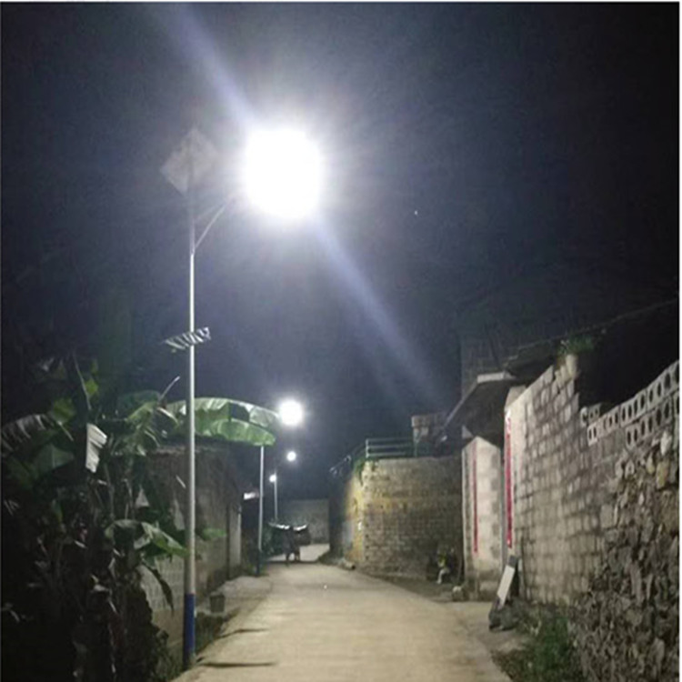 太陽能路燈不亮大都是蓄電池報廢--太陽能路燈維修怎樣選擇蓄電池呢？